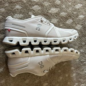Cloud 5 Pearl White 7.5 women’s - FREE SHIPPING (On Running / On Cloud)